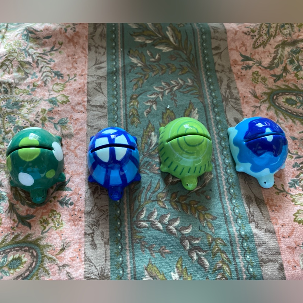 TAG Turtle Place Card Holders in Green & Blue Ceramic.  7 Holders, 1 missingNIB.